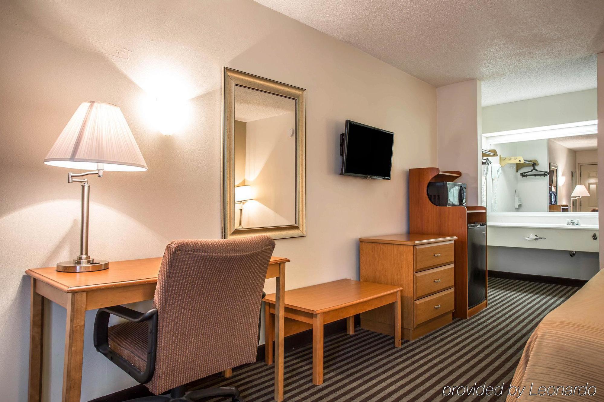 Quality Inn & Suites Rockingham Exterior photo