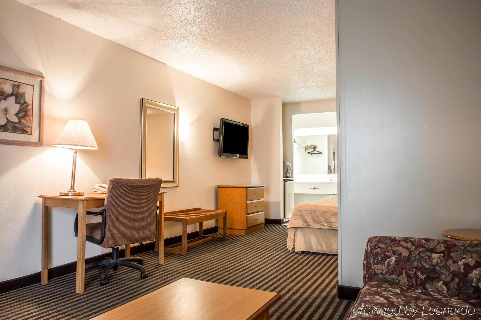 Quality Inn & Suites Rockingham Exterior photo