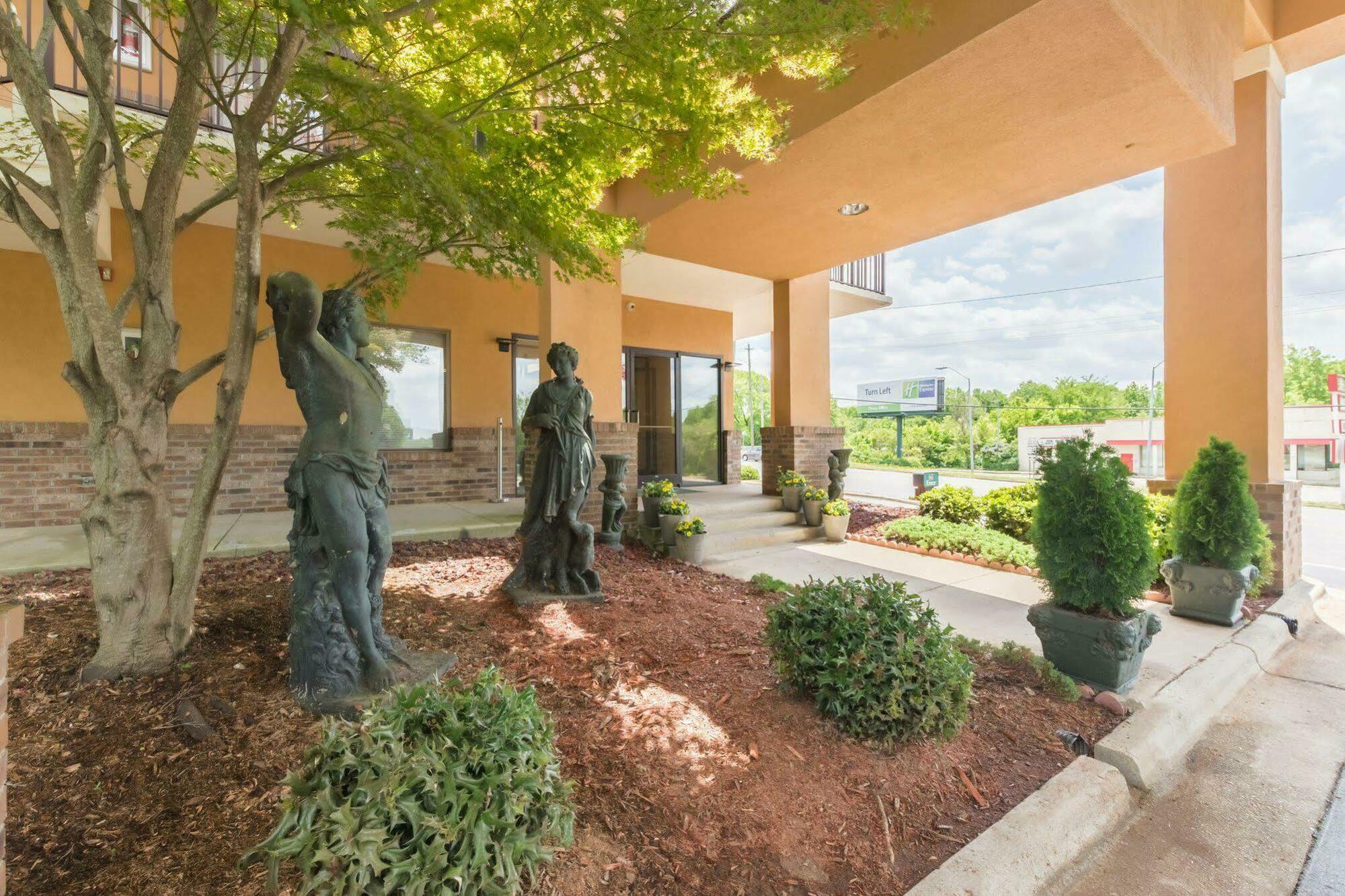 Quality Inn & Suites Rockingham Exterior photo