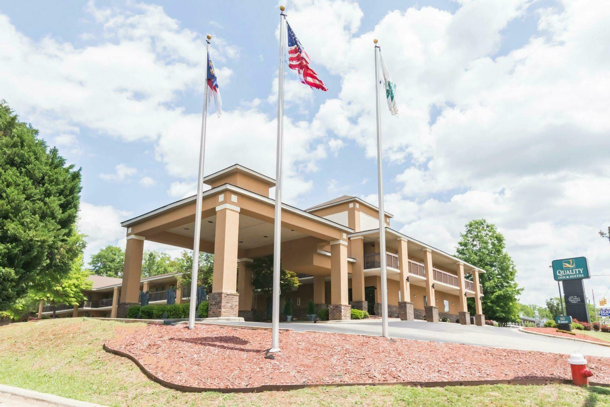Quality Inn & Suites Rockingham Exterior photo