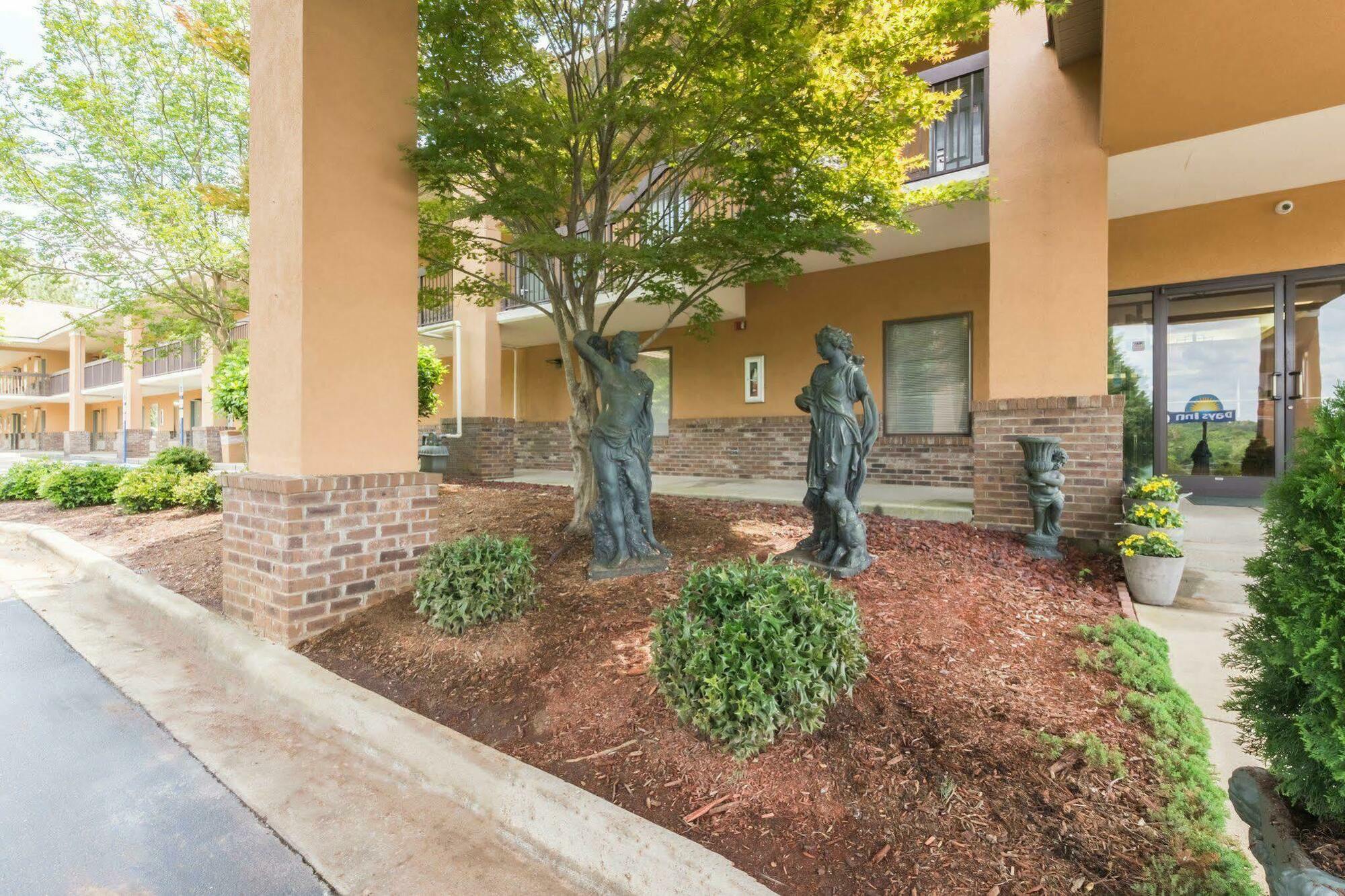 Quality Inn & Suites Rockingham Exterior photo