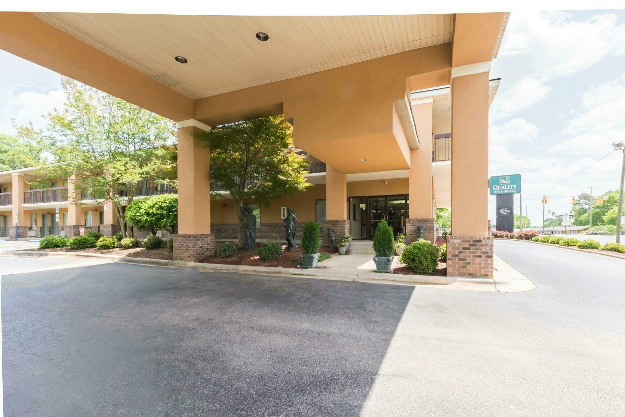 Quality Inn & Suites Rockingham Exterior photo