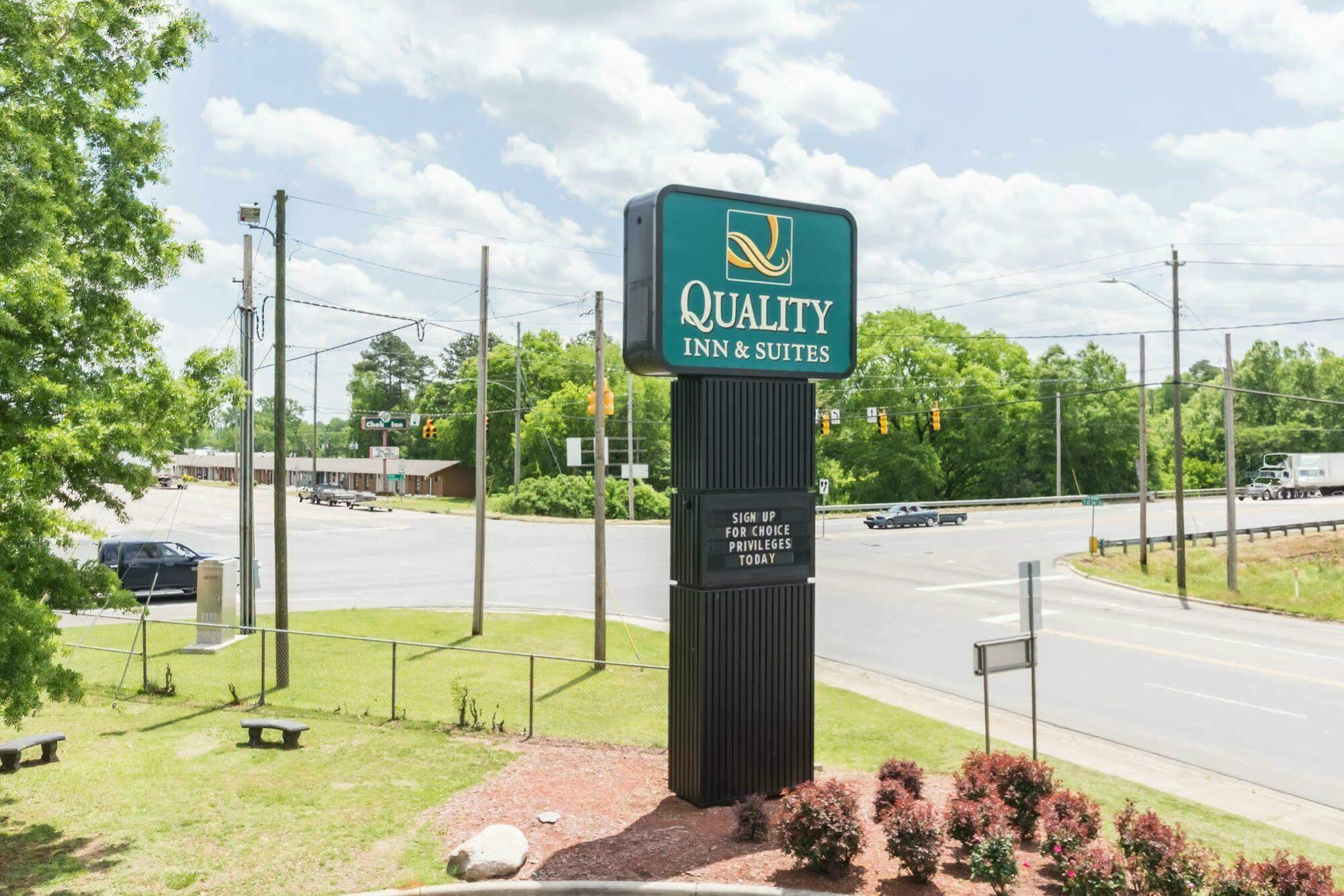 Quality Inn & Suites Rockingham Exterior photo