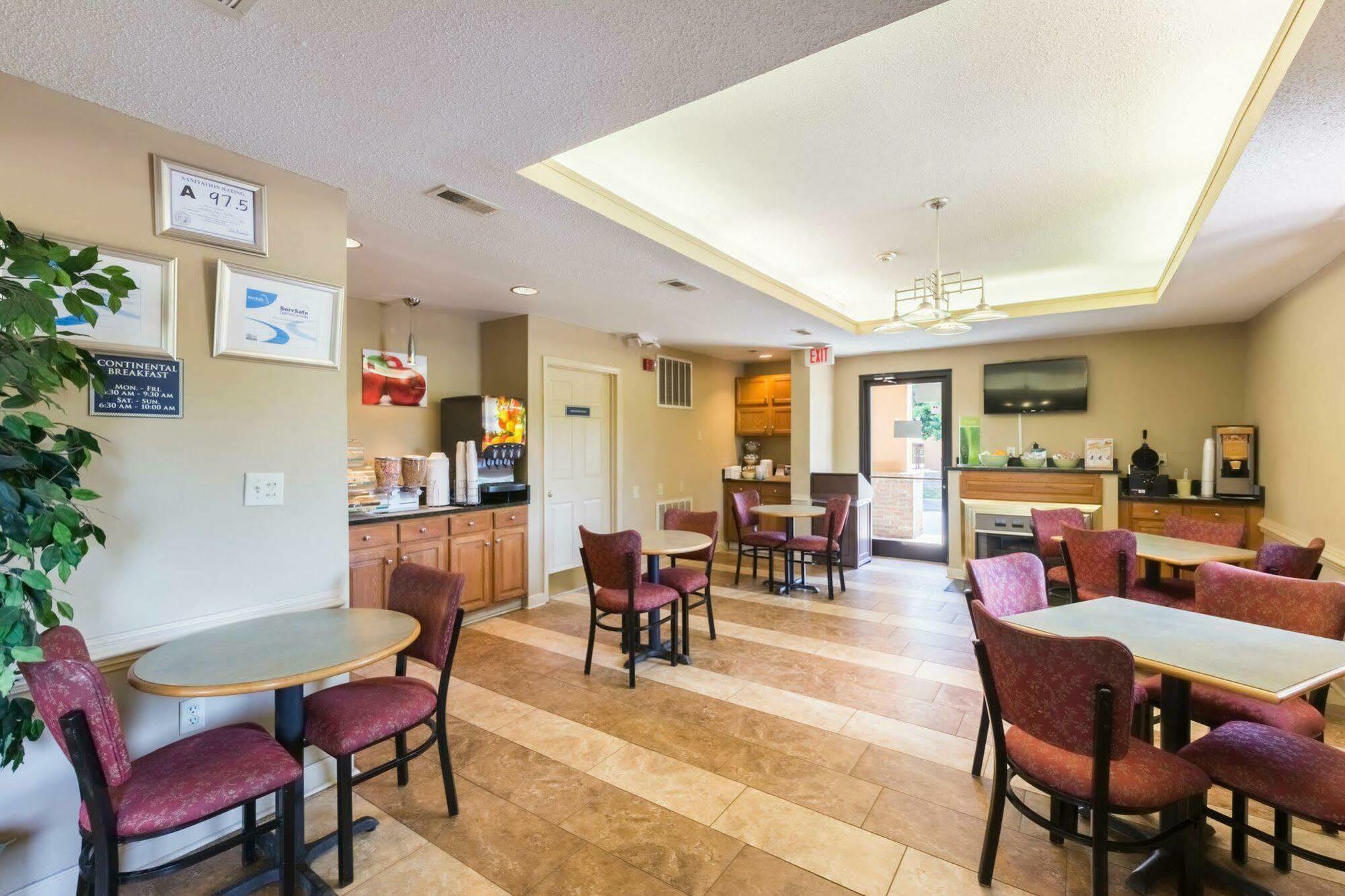 Quality Inn & Suites Rockingham Exterior photo