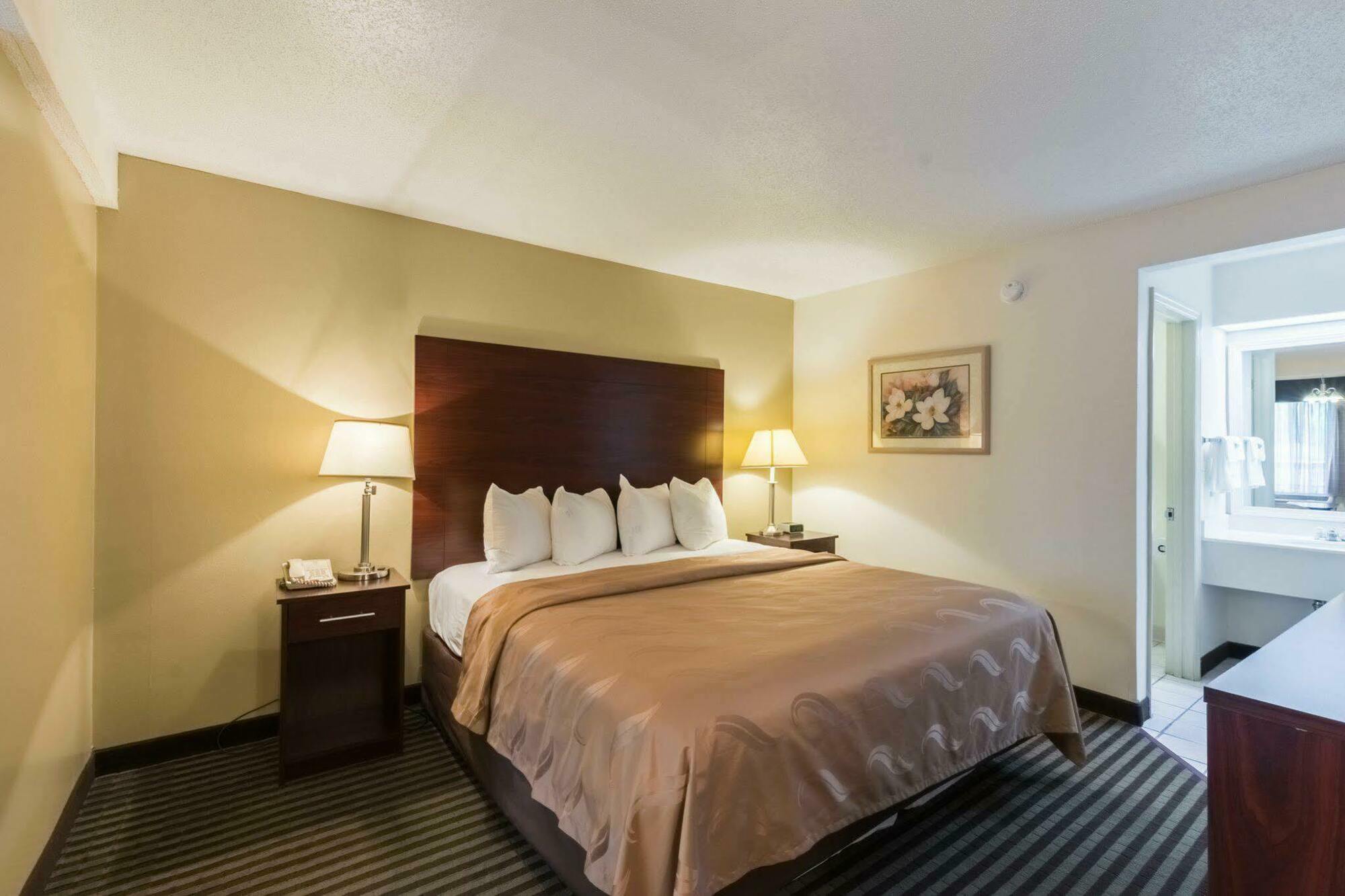 Quality Inn & Suites Rockingham Exterior photo