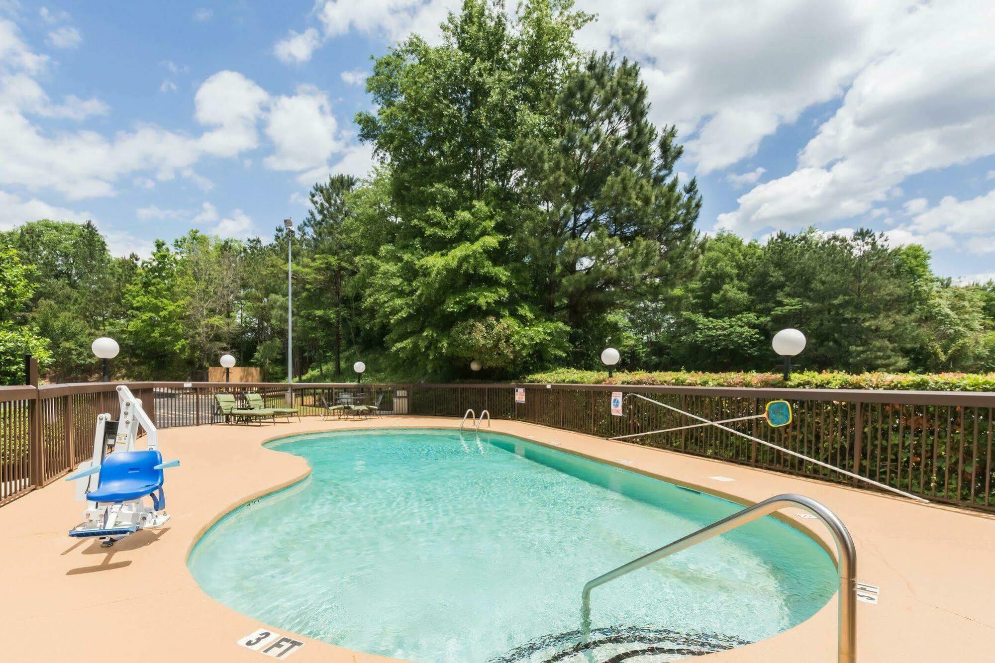 Quality Inn & Suites Rockingham Exterior photo